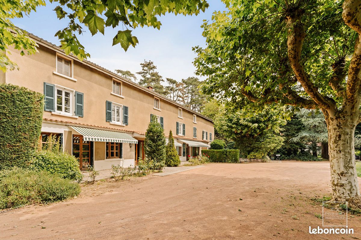 Maison 11 pièces 281 m² · à Charbonnières-les-Bains · 281 m² · 875 000 €