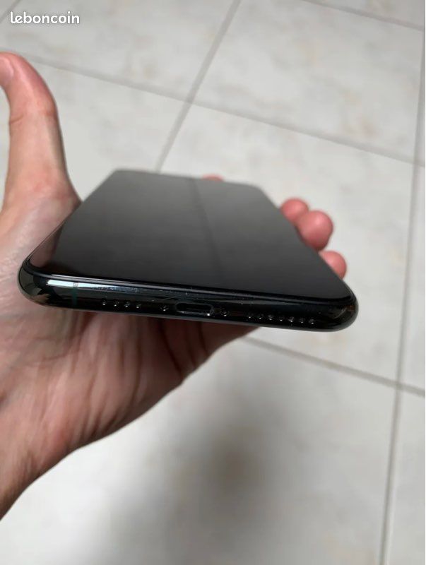 Apple iPhone 11 Pro Max Vert 256gb état neuf garantie (image 2)