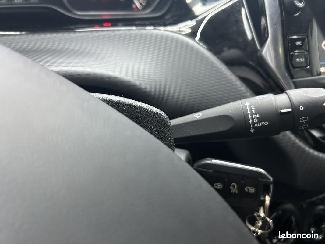 PEUGEOT 208 1.2i 12V - 82 BERLINE Style ( courroie changer + pneu neuf ) (image 14)