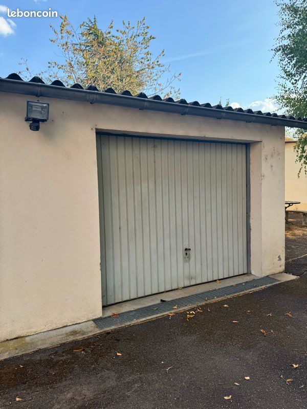 Garage à Louer · à Paray-le-Monial · 70 €