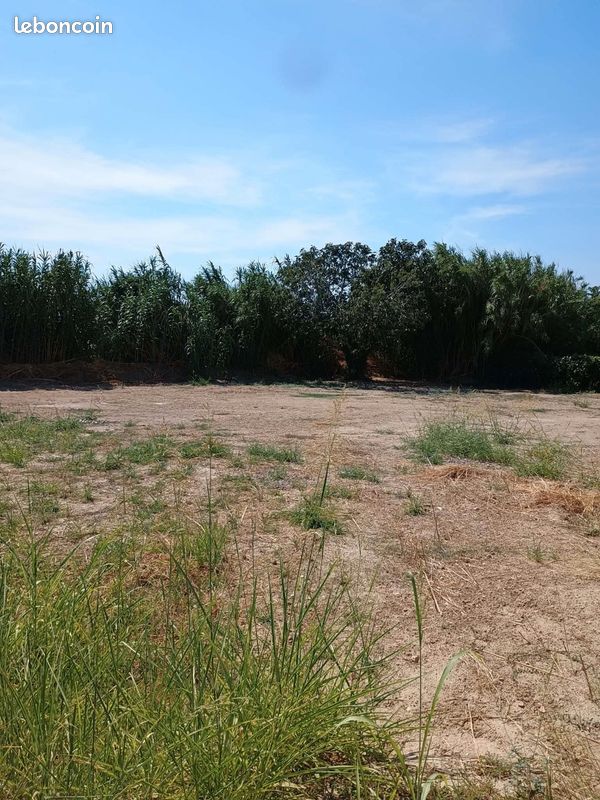 Terrain 938 m2 · à Cazouls-lès-Béziers · 260 000 €