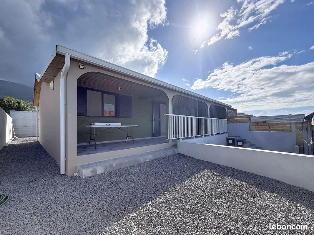 Maison 4 pièces 67 m² · à Saint-Philippe · 67 m² · 990 €/mois