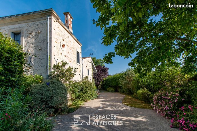 Maison 10 pièces 261 m²