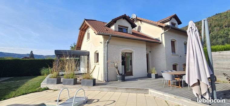 Pavillon 8 pièces 220 m²