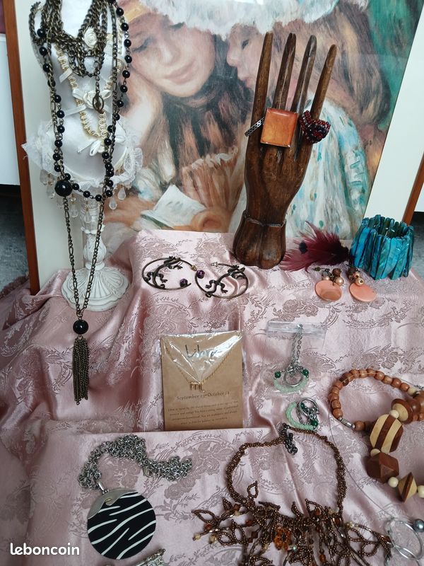Lot De Colliers Ethniques – Perles, Pendentifs Bois Et Métal – Neufs Pour Revente