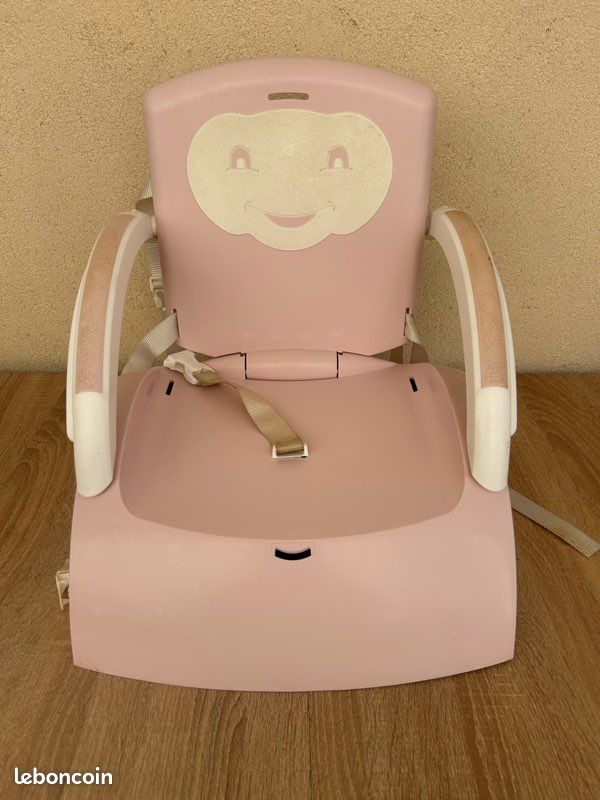 Rehausseur de chaise bébé rose avec ceinture de sécurité (image 1)