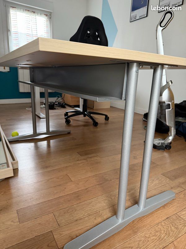 Bureau (image 1)