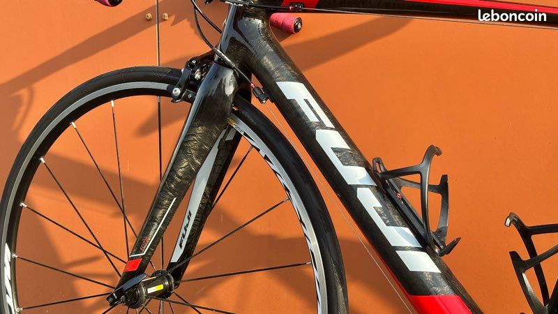 Équipements + Fuji Altamira 2.7 Carbone / Shimano 105 / Mavic / Grand Prix 5000 (image 4)