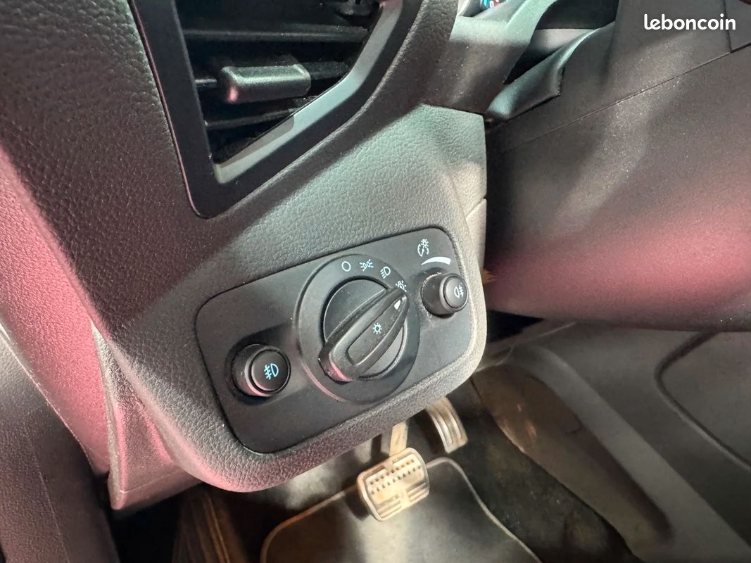 FORD KUGA 2.0 TDCi 180cv 4x4 Powershift ST-Line / CarPlay / Hayon Électrique / Caméra de Recul (image 31)