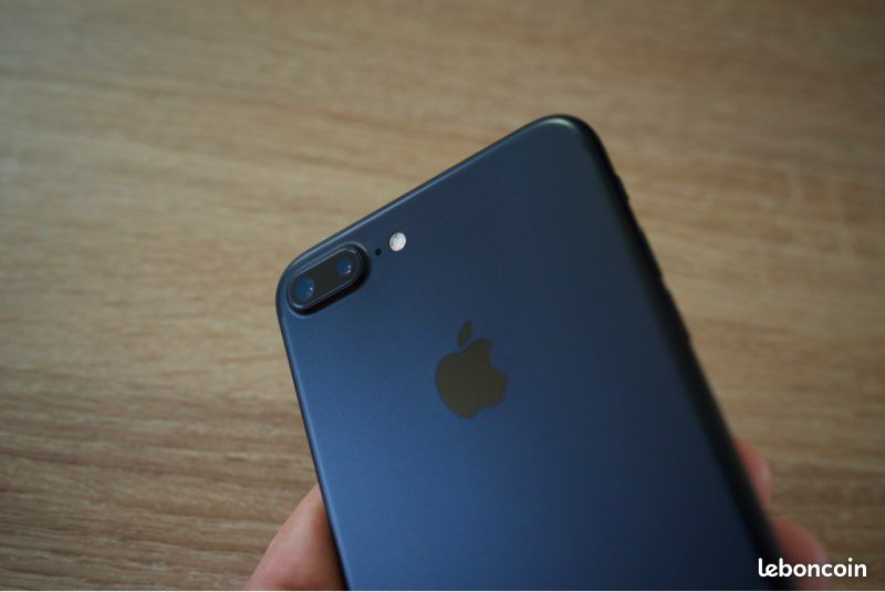 IPhone 7 Plus noir mate très bonne état (image 1)
