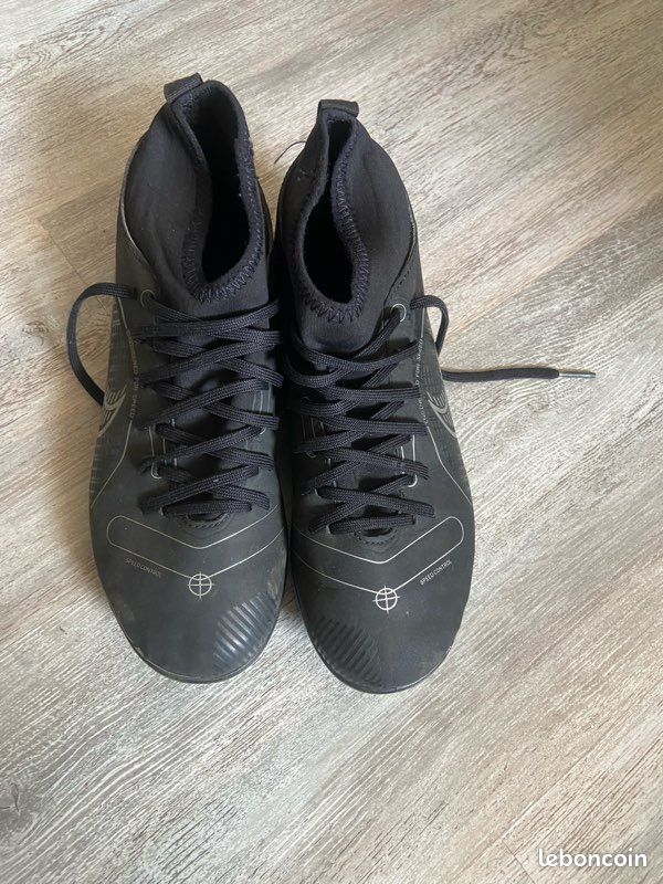 Chaussures de foot nike taille 38 (image 3)