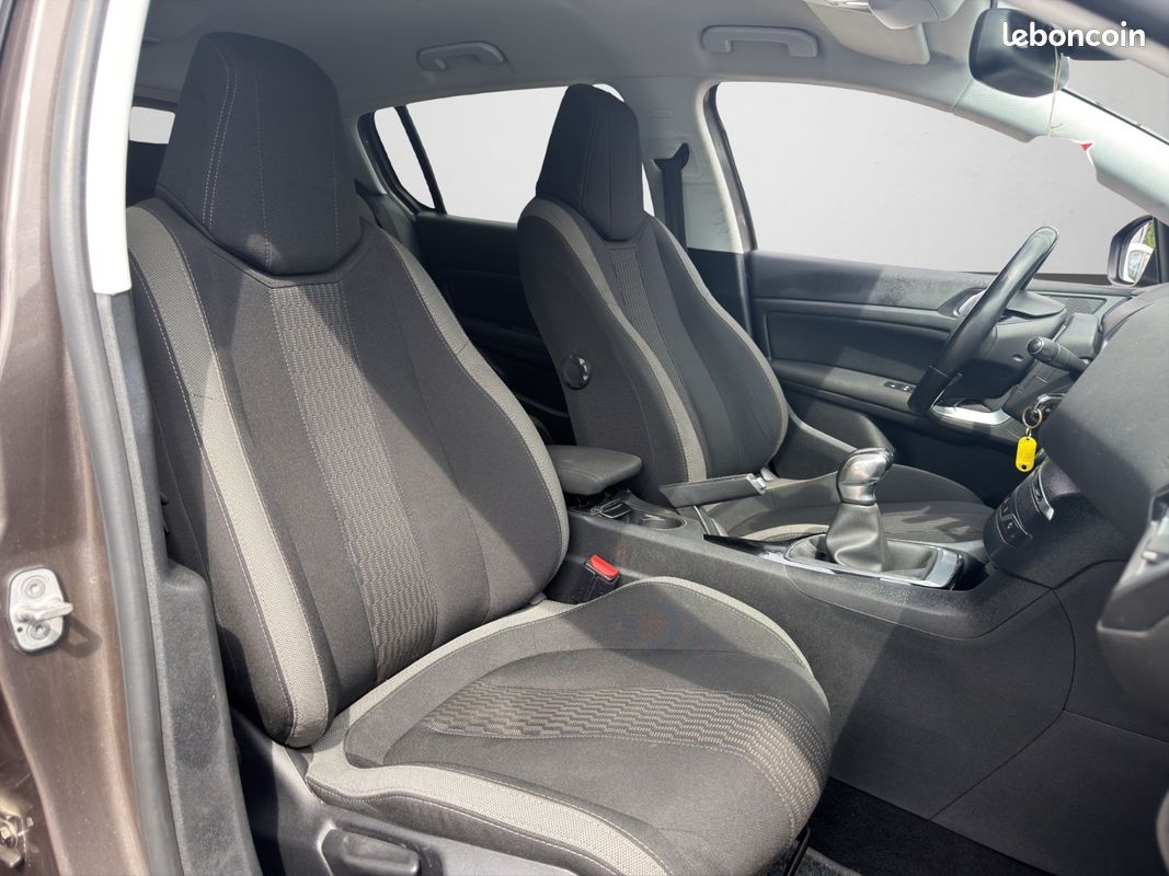 PEUGEOT 308 1.2 PureTech 110ch SS BVM5 Allure (image 10)
