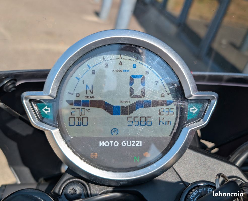 Moto Guzzy V7 STONE CORSA (image 7)