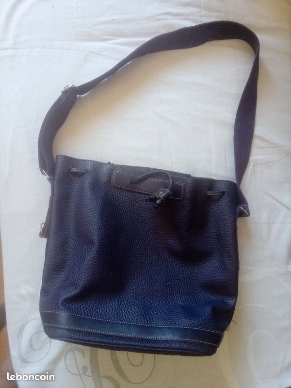 Sac seau violet Paquetage Accessoires Bagagerie