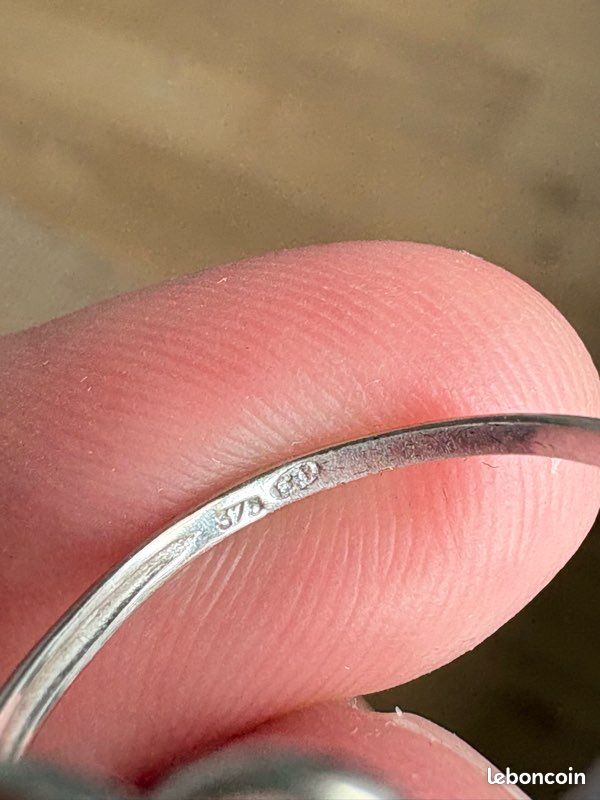 Bague en or blanc motifs cœurs (image 3)