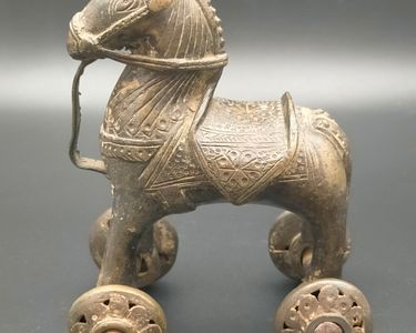 Cheval indien vintage sur roues - En vente sur France