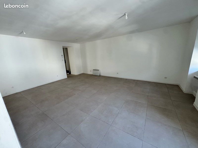 Appartement 3 pièces 70 m² · à Saint-Ambroix · 70 m² · 82 000 €