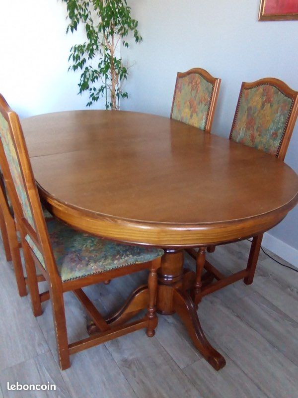 Table de salle à manger en bois avec 4 chaises (image 1)