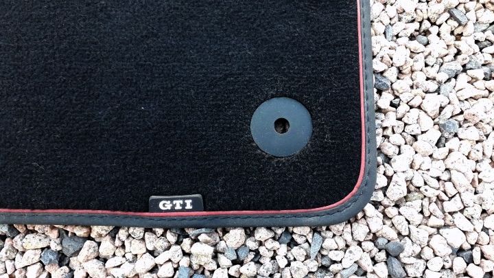 5G1061270AHY Tapis Golf 7 GTI Avec Inscription GTI Noir & Rouge PREMIUM