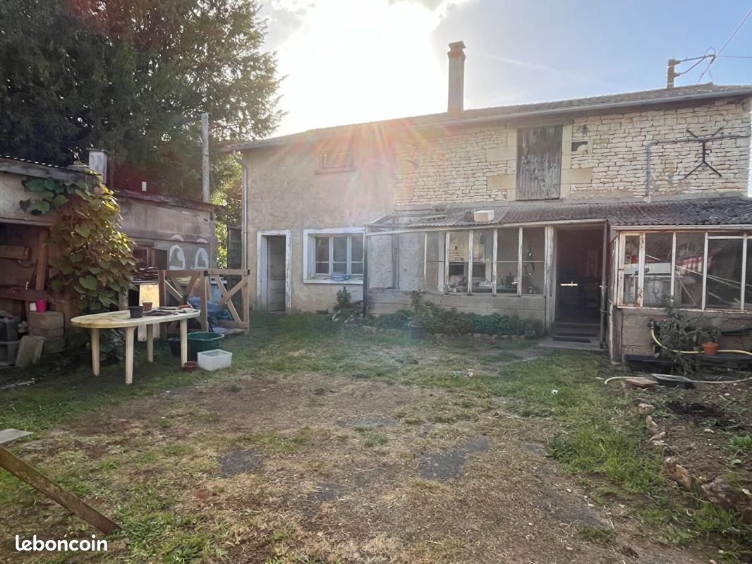 Maison 2 pièces 60 m² · à Sammarçolles · 60 m² · 34 500 €