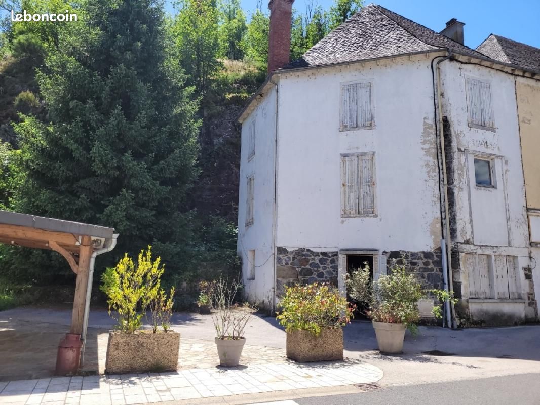 Maison 6 pièces 110 m² · à Champs-sur-Tarentaine-Marchal · 110 m² · 13 000 €