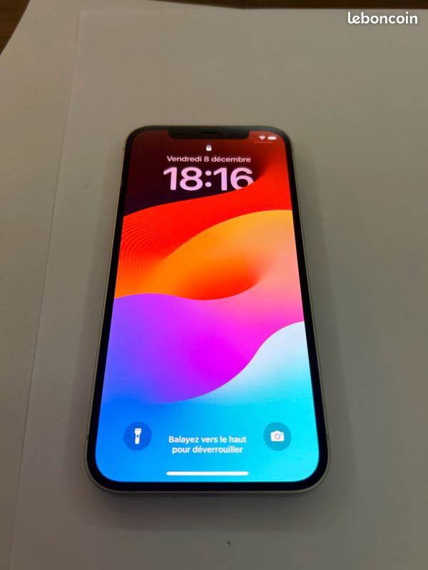 IPhone 12 très bon état (image 3)