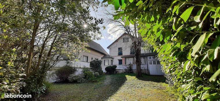 Maison 10 pièces 213 m²