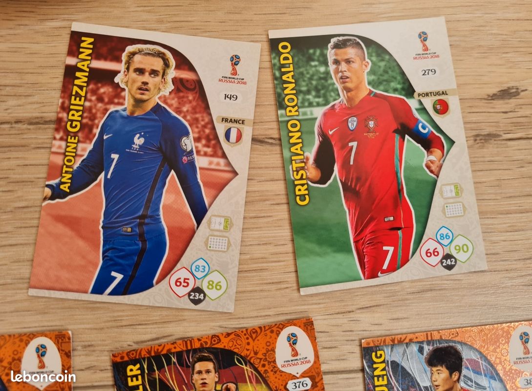 Album Panini Adrenalyn XL Coupe Du Monde 2018 Russie - Collection Complète Avec Plus De 320 Cartes