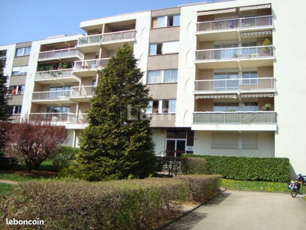 Parking 10 m² · à Besançon · 10 m² · 82 €/mois
