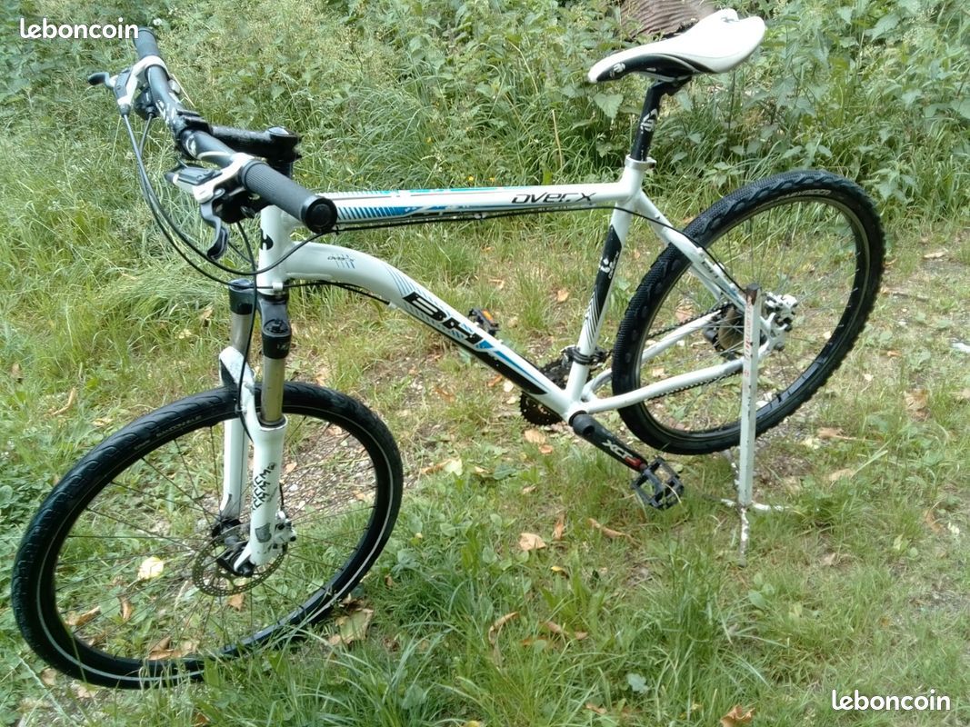 VTT BH en aluminium blanc, équipé de freins hydrauliques et d'une transmission 3 plateaux 9 vitesses Shimano Alivio. 27 vitesses au total (image 9)