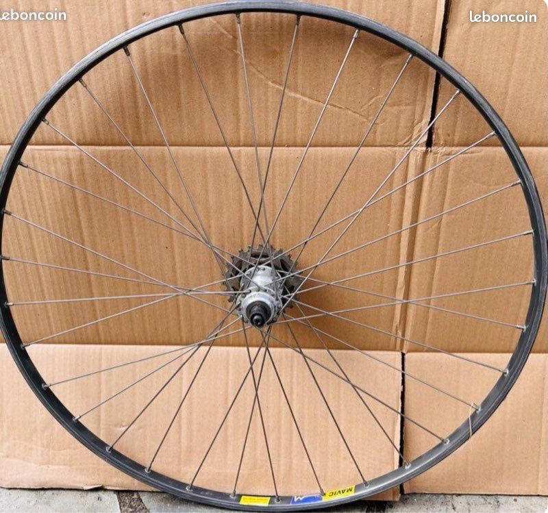 Roue Mavic Ancienne Pour Vélo – Pièce Vintage, état Fonctionnel, Quelques Marques