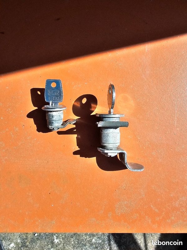 Un ensemble de 2 serrures de boîte à lettres (image 1)