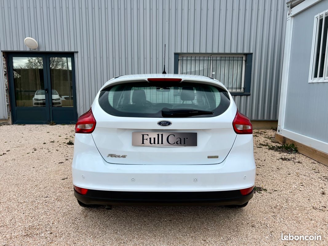 Ford Focus 3 Phase 2 - 1.0L EcoBoost 100ch S&S Business Nav (image 3)