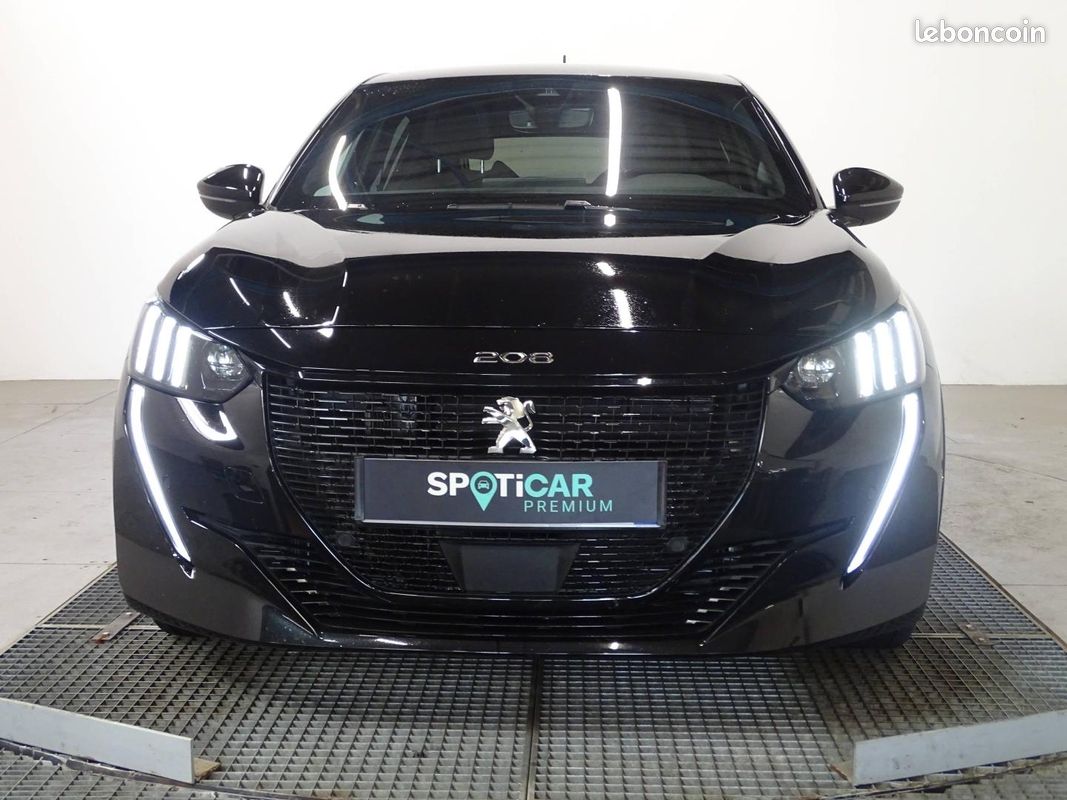 Peugeot 208 e-208 136ch GT Pack (image 3)