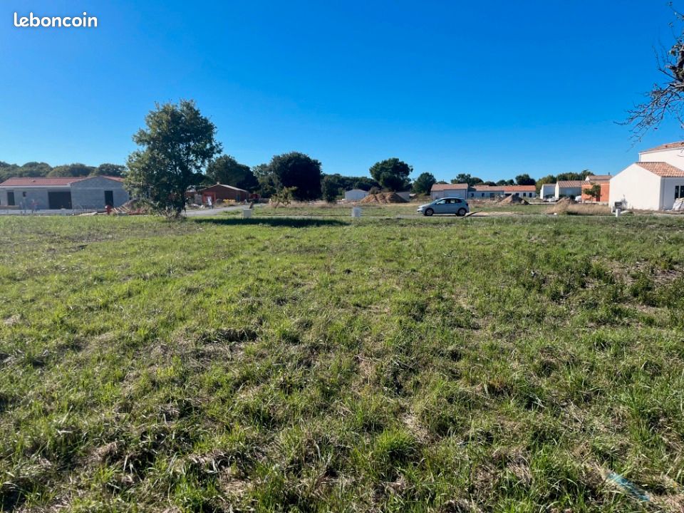 Terrain 1003 m² · à Chazelles · 32 000 €