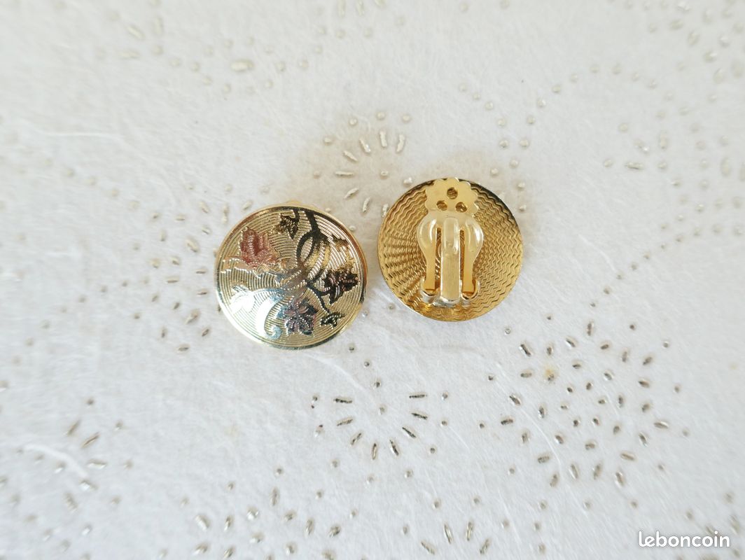 boucle d'oreille vintage , dormeuse en or 18 carats