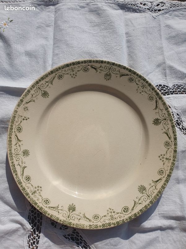 Assiettes plates terre de fer vert estampillées BHV (image 3)
