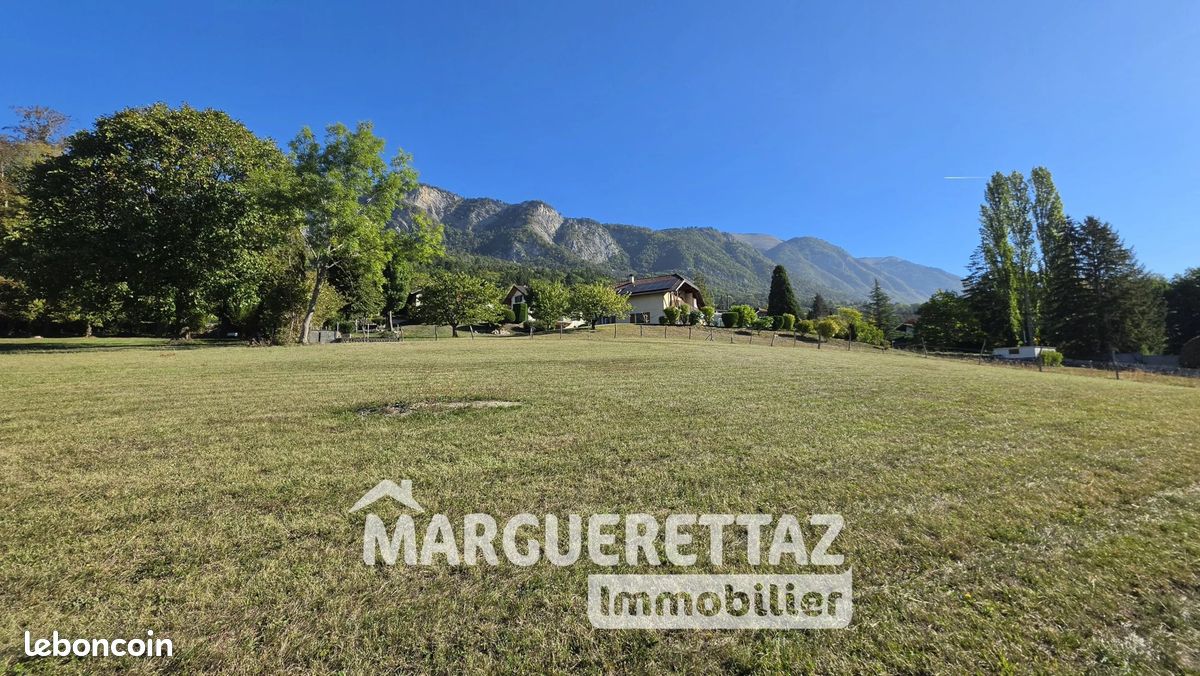 Terrain 1122 m² · à Bonneville · 1 122 m² · 325 000 €