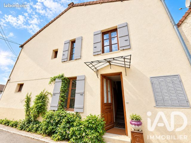 Maison 8 pièces 138 m² · à Salornay-sur-Guye · 138 m² · 185 000 €
