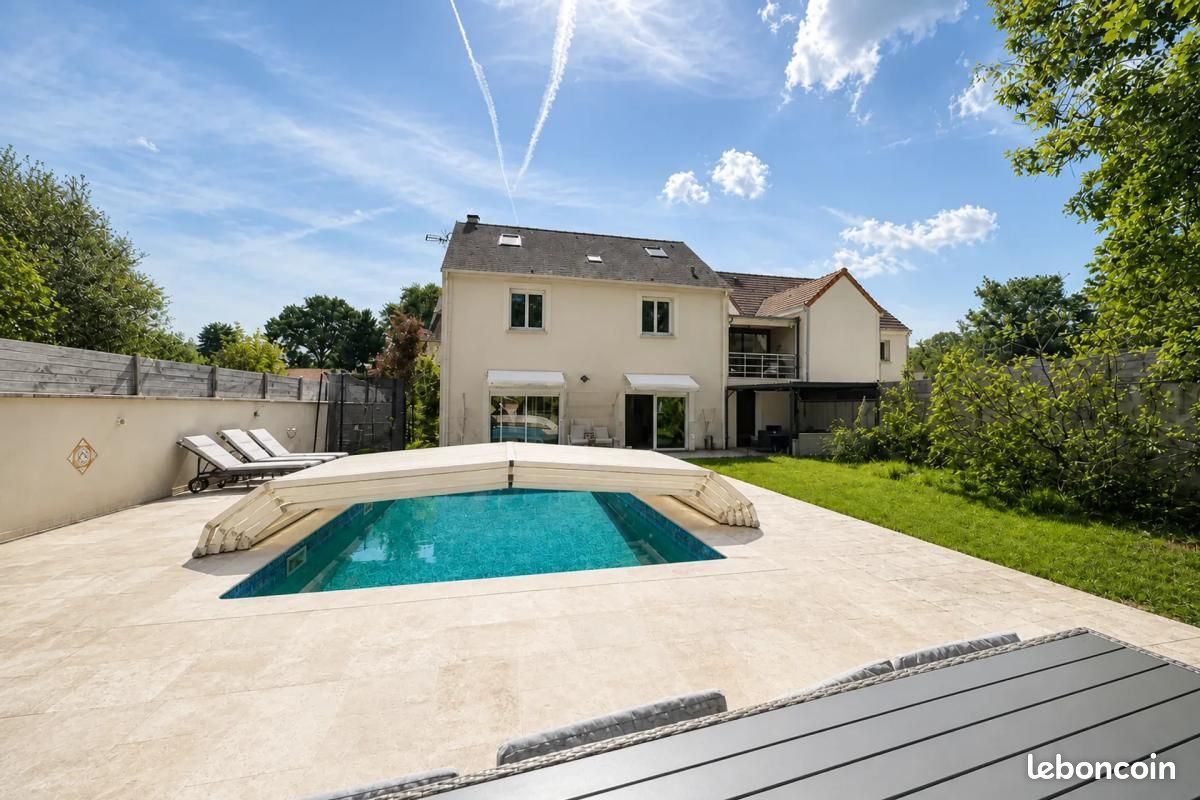 Maison 7 pièces 230 m² · à Dammarie-les-Lys · 230 m² · 590 000 €