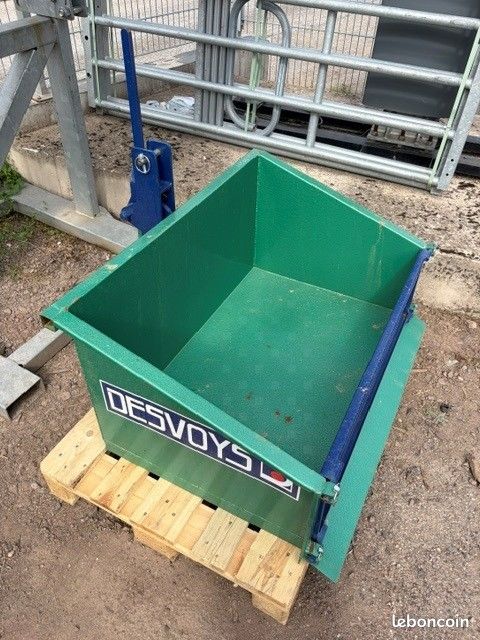 Benne avec basculement mécanique avant DESVOYS (image 1)