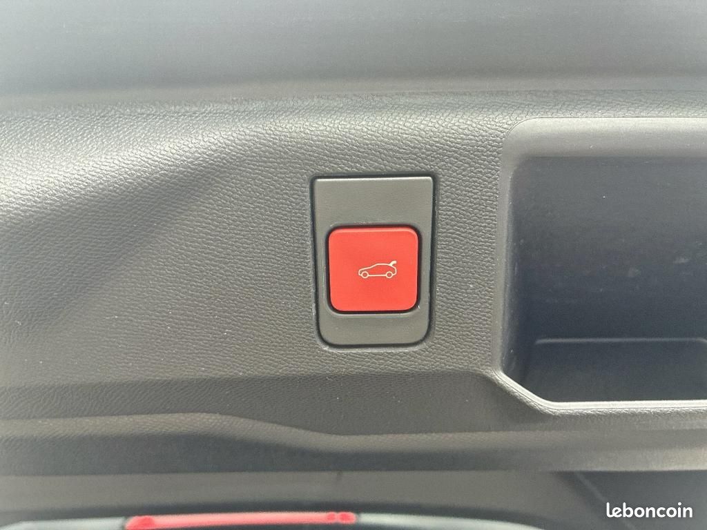 Peugeot 5008 Hybrid 145 ch e-DCS6 GT (image 21)