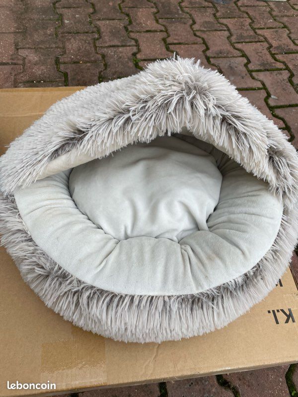 Panier douillet pour chat ou petit chien – Gris clair (image 1)