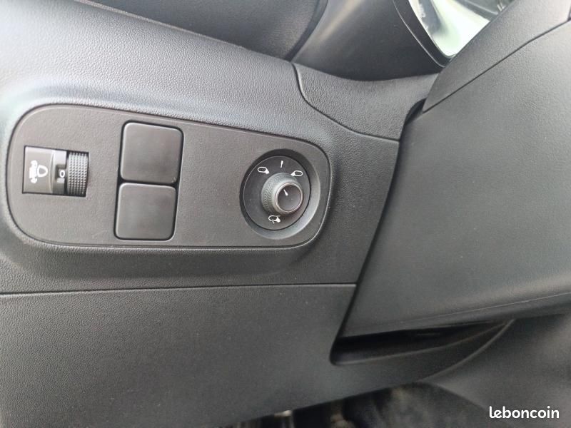 Citroen C3 1.5 BlueHDi 100 Feel (image 13)