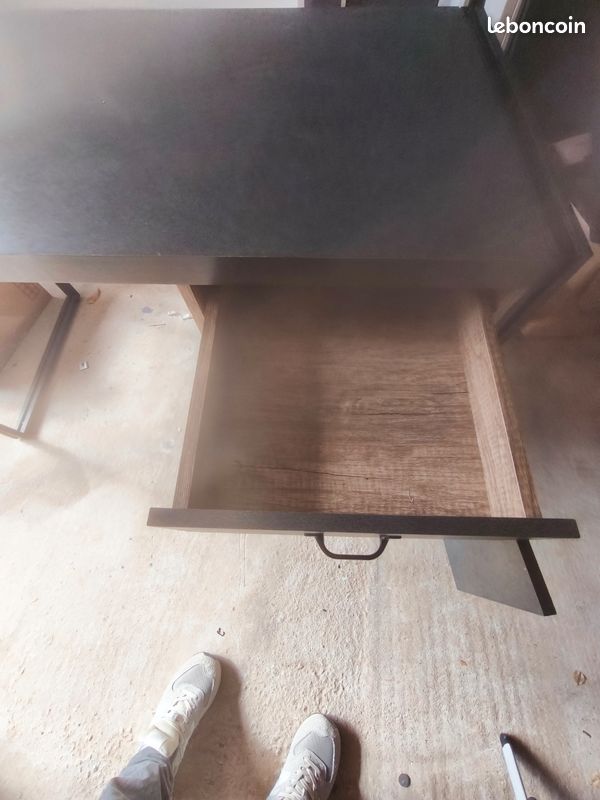 Bureau (image 1)