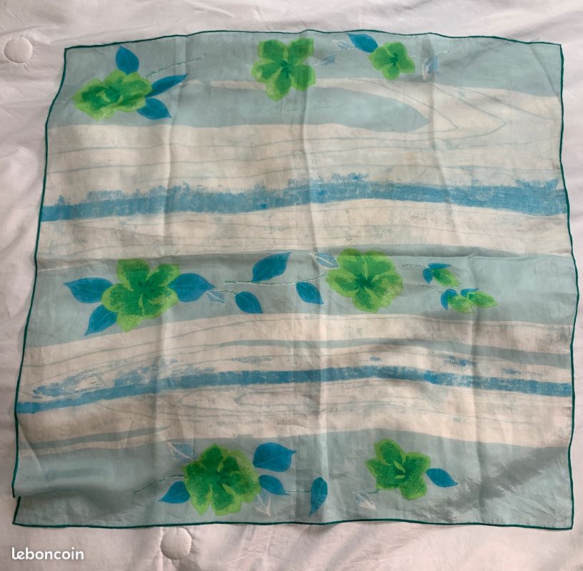 Large foulard carré léger (image 2)