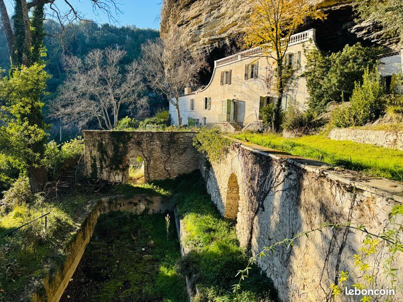 Maison 6 pièces 150 m² · à Fontaine-de-Vaucluse · 150 m² · 475 000 €
