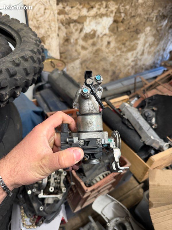 Corps de papillon avec injecter pcx 125 2014 (image 2)