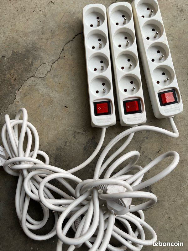 Lot Lot de 3 Multiprises 5 Prises avec Interrupteur Lumineux (image 1)
