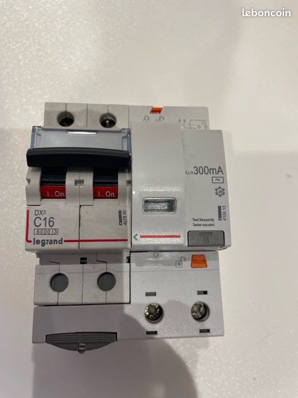Disjoncteur 16A avec diff 300ma (image 1)